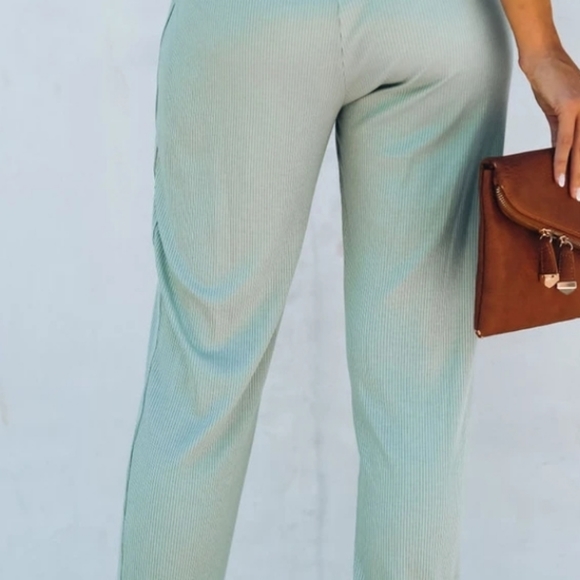 Sage Lounge Set - Picture 5 of 16